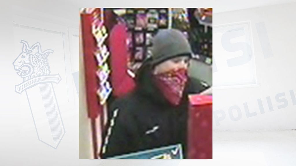 Poliisi julkaisi perjantaina valvontakamerakuvaa epäillystä.