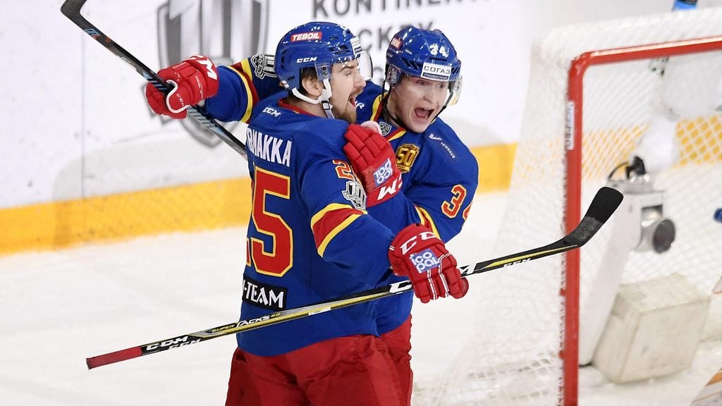 Olli Palola (oik.) ja Pekka Jormakka saivat juhlia. Arkistokuva.