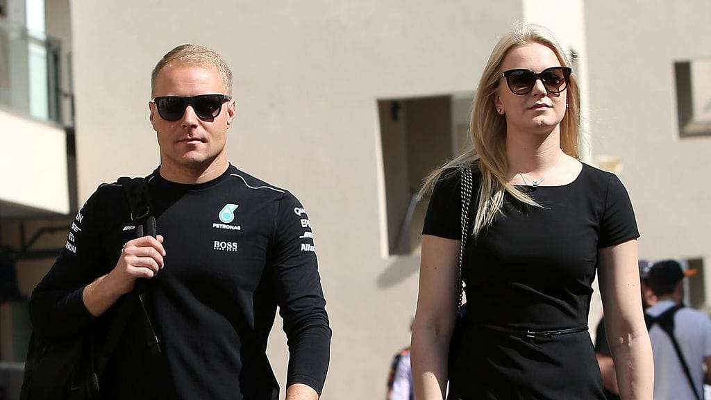 Emilia ja Vallteri Bottas lauantaina F1-varikolla