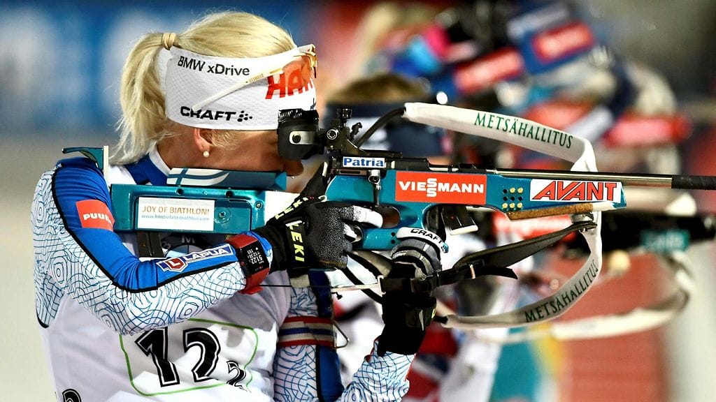 Kaisa Mäkäräinen pystyammunnassa sunnuntain sekaviestissä.