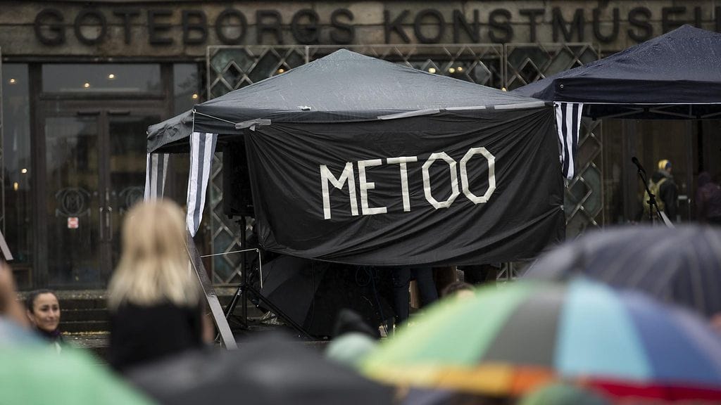 #metoo-kampanjointia Götaplatsenilla Göteborgissa.