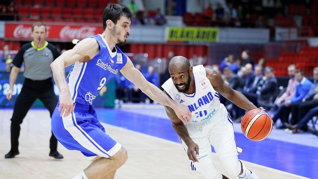 Katsomossa oli tyhjiä paikkoja, kun Jamar Wilson ei pystynyt kannattamaan Suomea voittoon.