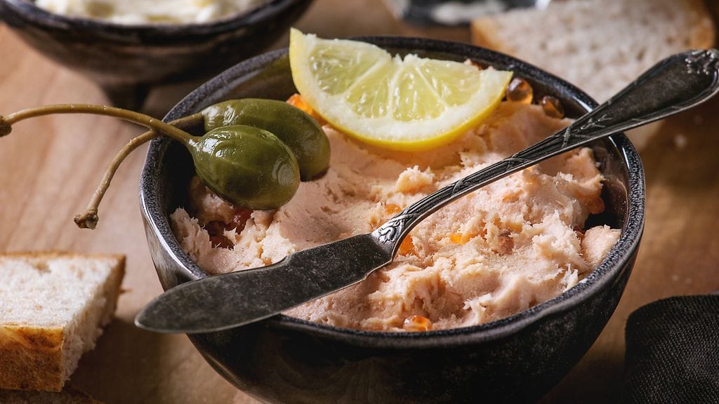 Savutofutahnan maku muistuttaa savulohta. Kuvituskuva.