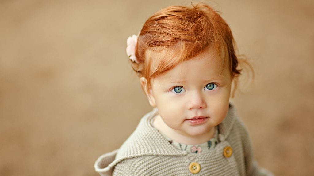 Punainen tukka kirvoitti englantilaisessa pubissa järkyttäviä kommentteja. Kuvan lapsi ei liity tapaukseen.