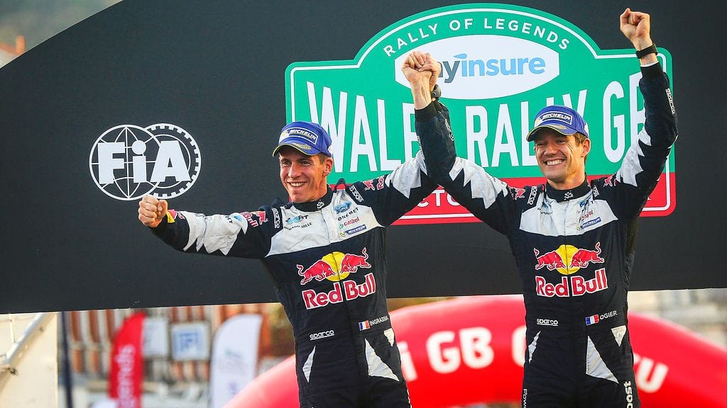 Sebastien Ogier (oik.) kartturinsa Julien Ingrassian kanssa.