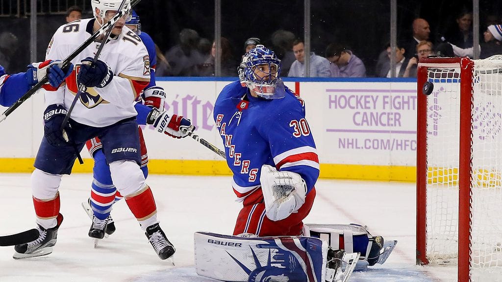 Tässä lentää häkkiin Aleksander Barkovin viimeistelemä ottelun avausmaali.