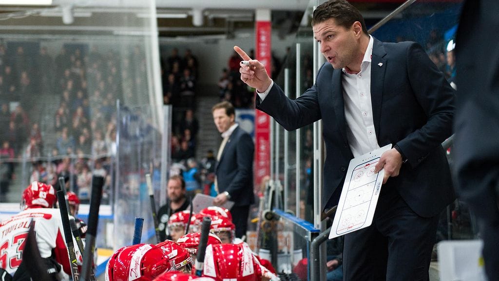 Vaasan Sportin Ultras06-kannattajaryhmä vaati seuran päävalmentajan Tomek Valtosen eroa.