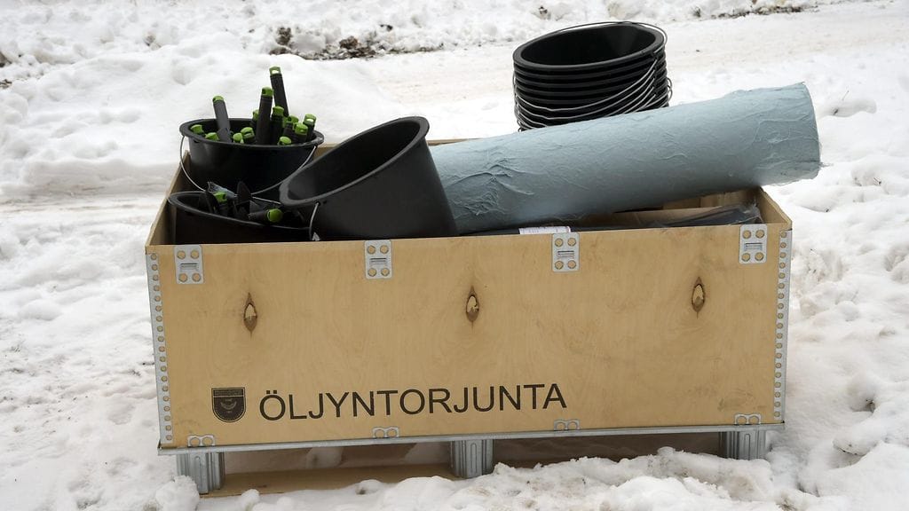 Öljyntorjuntavälineistöä, kuvituskuva