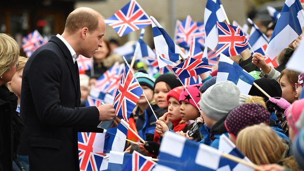 Prinssi William Lauttasaaren alakoulun pihalla 30.11.2017 4