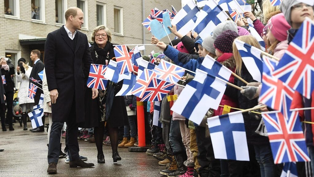 Prinssi William Lauttasaaren alakoulun pihalla 30.11.2017 5