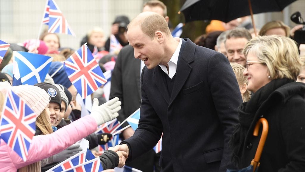 Prinssi William Lauttasaaren alakoulun pihalla 30.11.2017 6