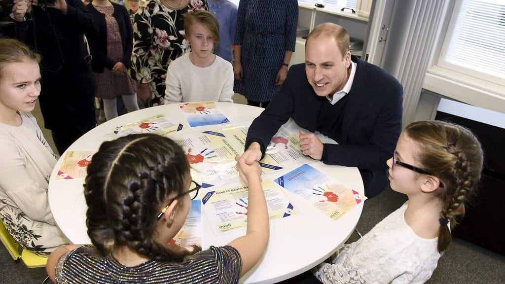 Prinssi William Lauttasaaren alakoulun pihalla 30.11.2017 9