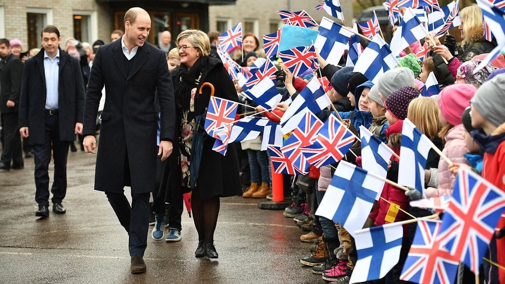 Prinssi William Lauttasaaren alakoulun pihalla 30.11.2017 7
