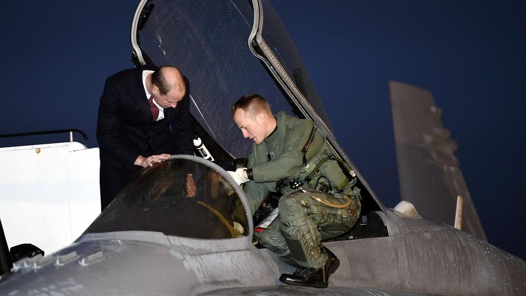 Prinssi William tutustui Suomen ilmavoimien toimintaan 30.11.2017 6