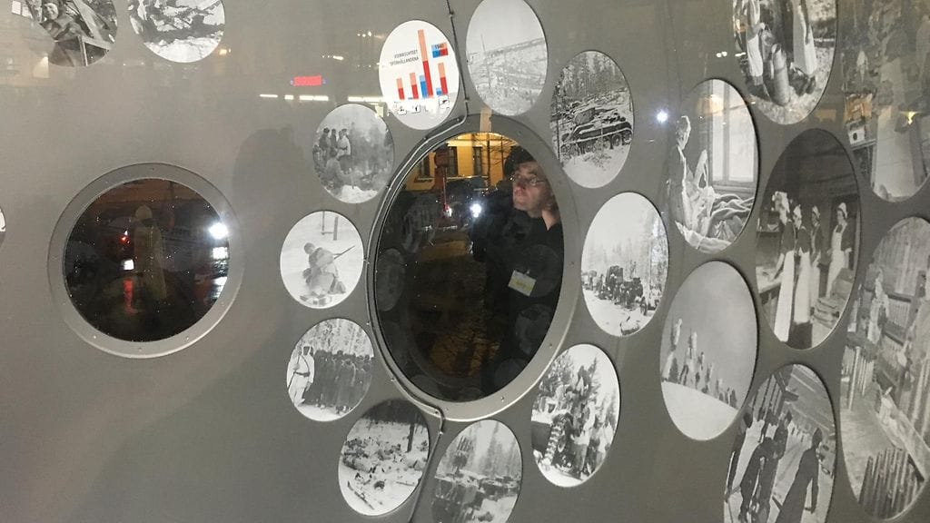 Talvisodan muistomerkki Kasarmitorilla