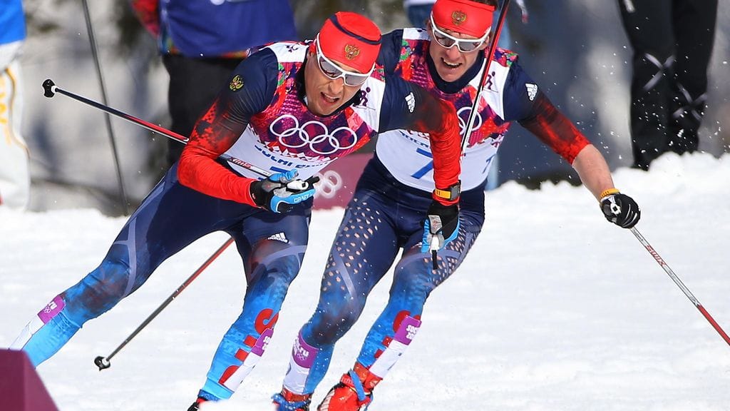 Dopingpannaan joutuneet Aleksandr Legkov ja Maksim Vylegzhanin Sotshin olympialumilla keväällä 2014.