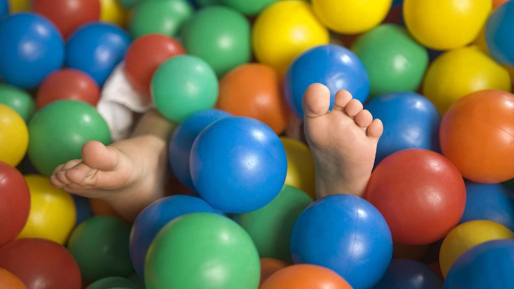 Vieraan pojan lausumat sanat aiheuttivat äidissä ihmetystä.