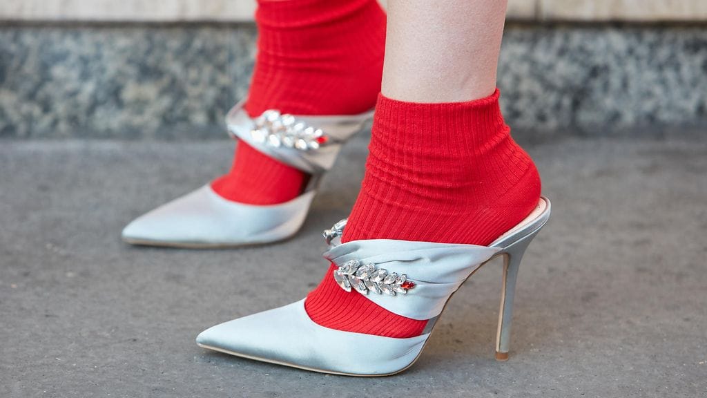 Mitä jos tänä jouluna vetäisit jalkaasi kimaltavat korkkarit ja punaiset sukat?