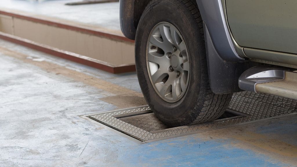 Selvitys aloitettiin helmikuussa Iltalehden kerrottua, että helsinkiläisen laatuautoja tuoneen yhtiön epäillään myyneen useita autoja ilman maahantuonti- eli rekisteröintikatsastusta. Kuvituskuva.