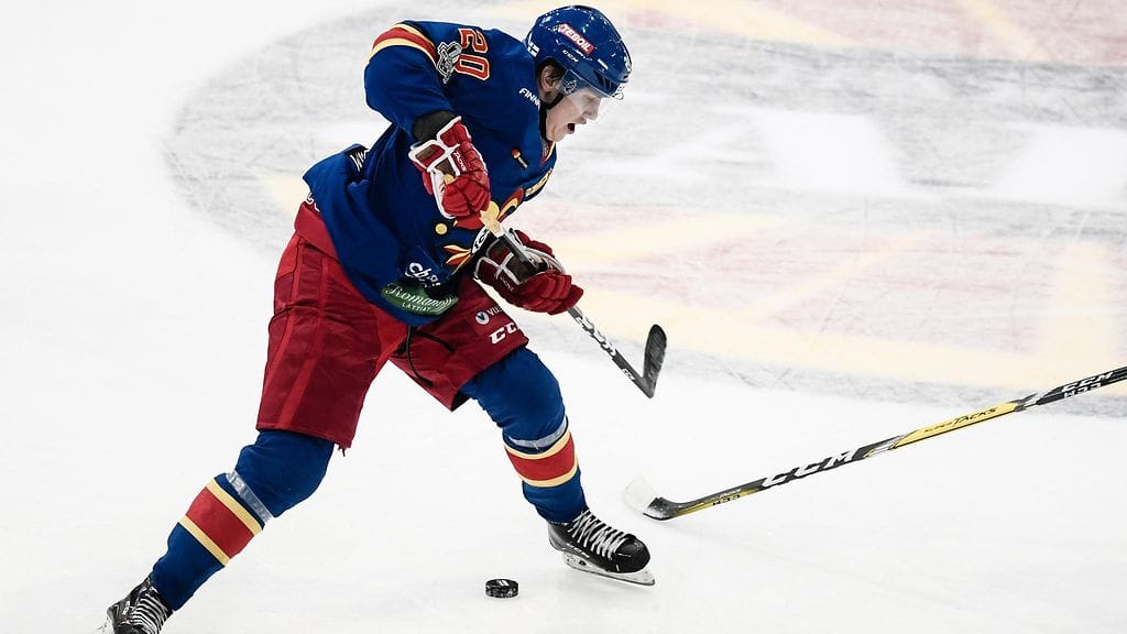 Eeli Tolvanen on hurmannut debyyttikaudellaan KHL-kaukaloissa. Hän on iskenyt 34 ottelussa tehot 17+13=30.