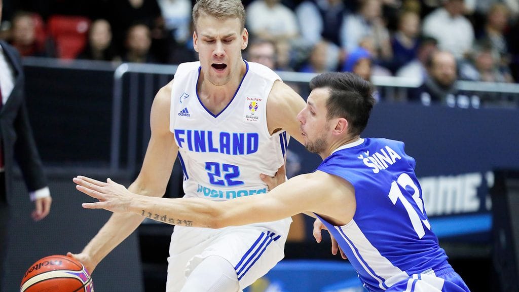 Carl Lindbom MM-karsinnoissa Tshekkiä vastaan.