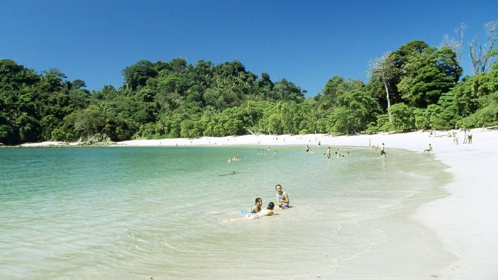 Kuvituskuvassa Costa Rican ranta. Kuvan henkilöt eivät liity tapaukseen.