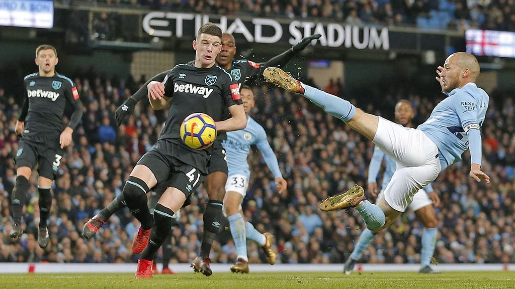 David Silva ohjasi voittomaalin akrobaattisella potkulla ilmasta.