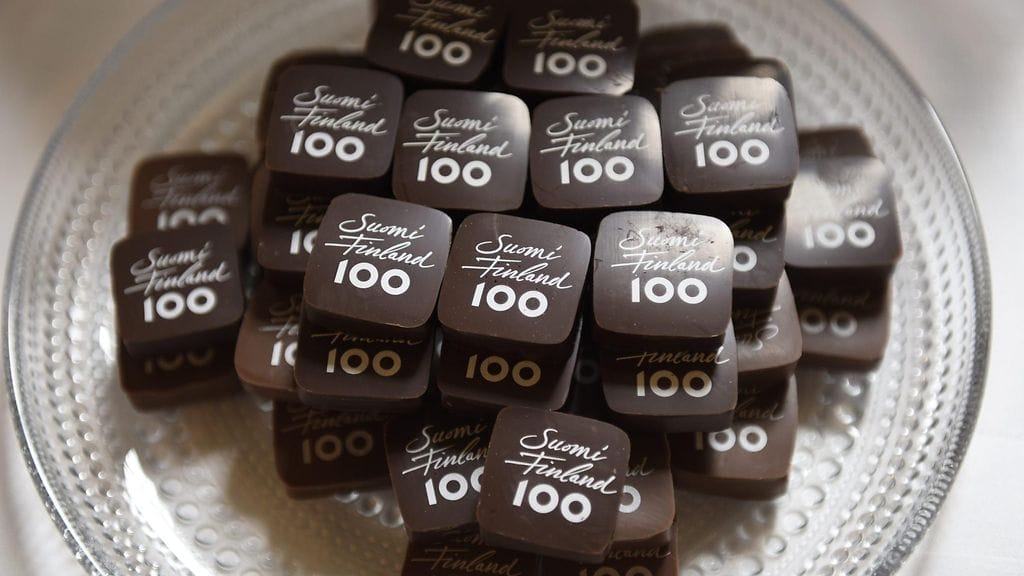 Suomi 100 -juhlavuoden suklaata tarjolla eduskunnassa 5. syyskuuta 2017.