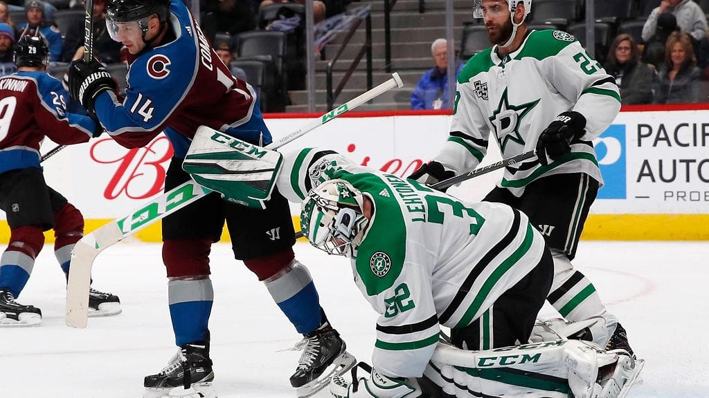 Kari Lehtonen torppasi Colorado-hyökkääjä Blake Comeaun lähentelyt.