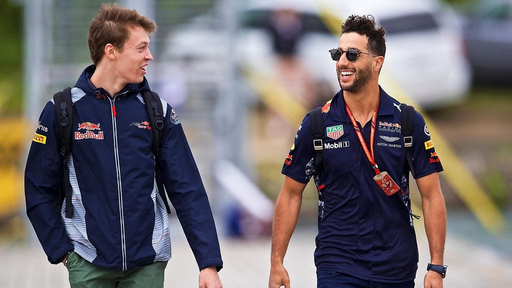 Daniil Kvjat (vas.) ja Daniel Ricciardo kesäkuussa Kanadassa Montrealin radalla.