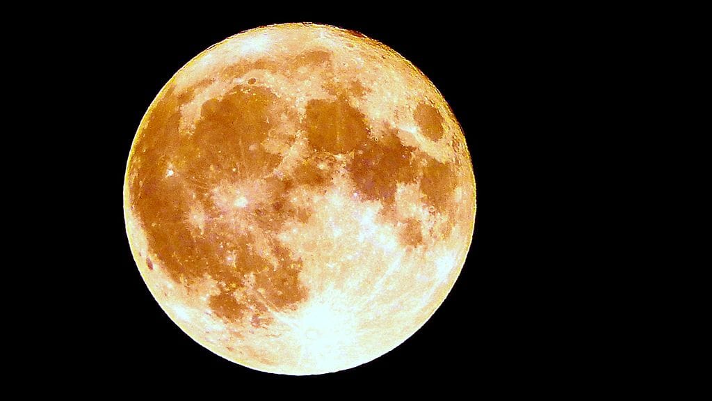 Matti Hietala kuvasi superkuun aamuyöllä 4.12.2017 Vaasassa.