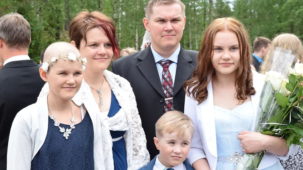 Silvennoisten perhe rippijuhlissa kesällä 2016.