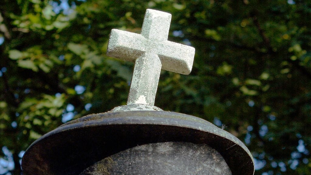 Puoluekartalla ääripäissä ovat perussuomalaiset ja keskustalaiset. Perussuomalaisista kuolinavun sallisi yli 90 prosenttia, keskustalaisista vain 54 prosenttia.