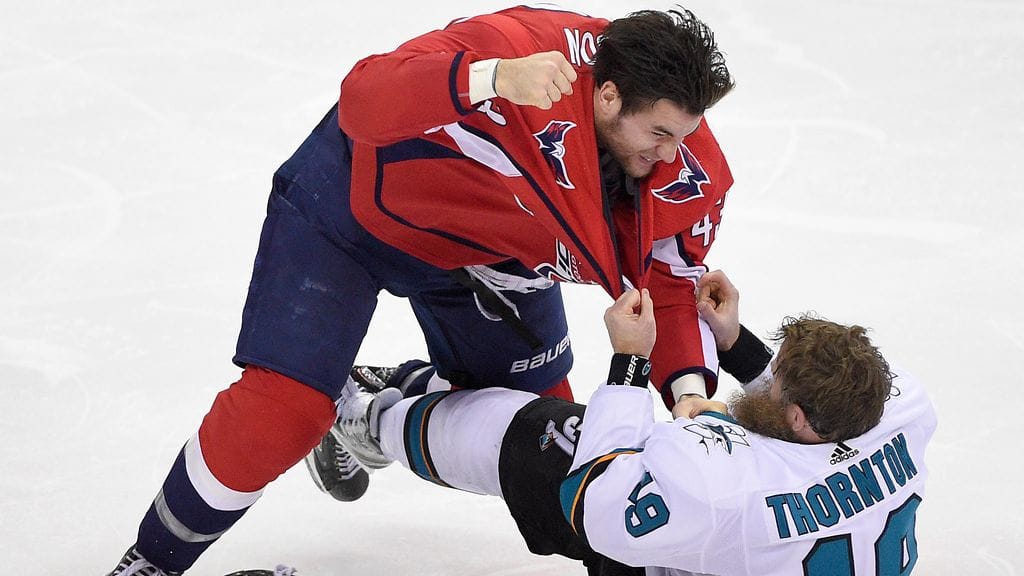 Tom Wilson pesi nyrkkitappelussa Joe Thorntonin.