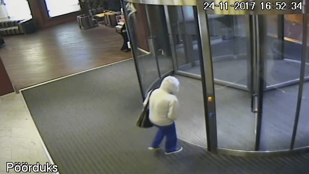 Poliisi on saanut käyttöönsä valvontakamerakuvia, joissa Tallinnassa kadonnut Ari Saarilammi on poistumassa hotellista katoamispäivänään.