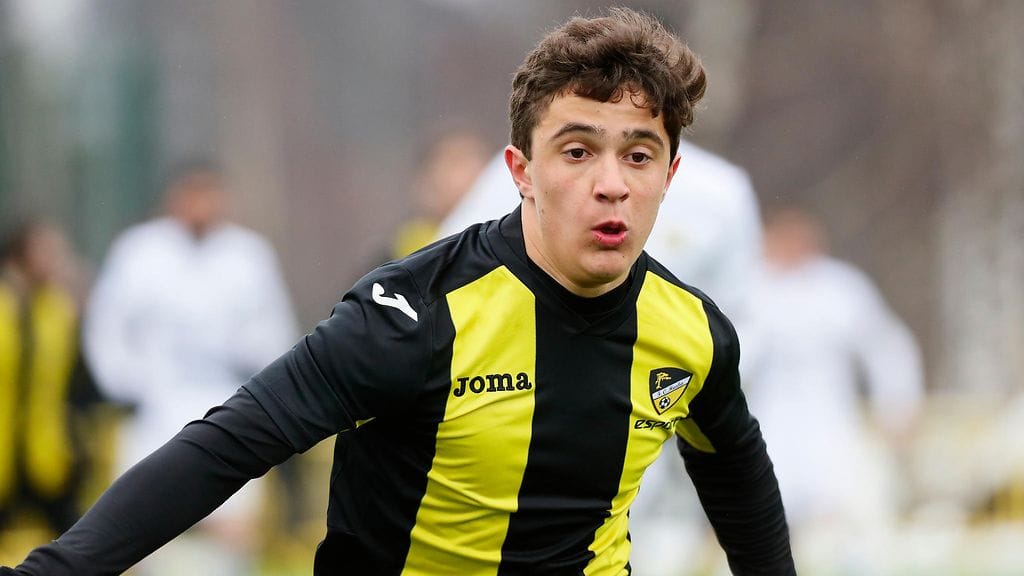 Maximo Tolonen Hongan paidassa Suomen cupin ottelussa.