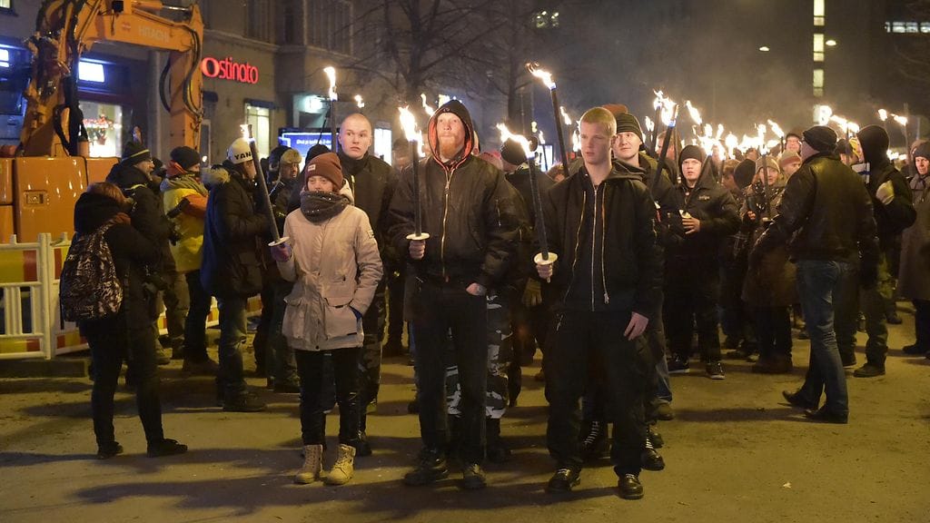 612-soihtukulkue marssi vuosi sitten itsenäisyyspäivänä.