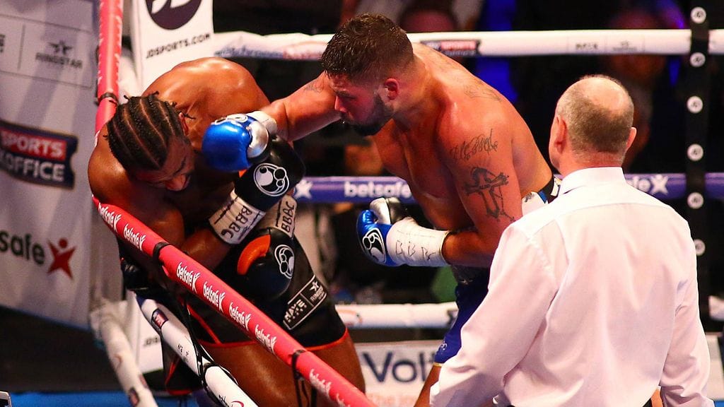 Tony Bellew (oik.) kukisti David Hayen maaliskuussa. Kaksikko kohtaa ensi toukokuussa uudelleen samalla Lontoon O2 Arenalla.