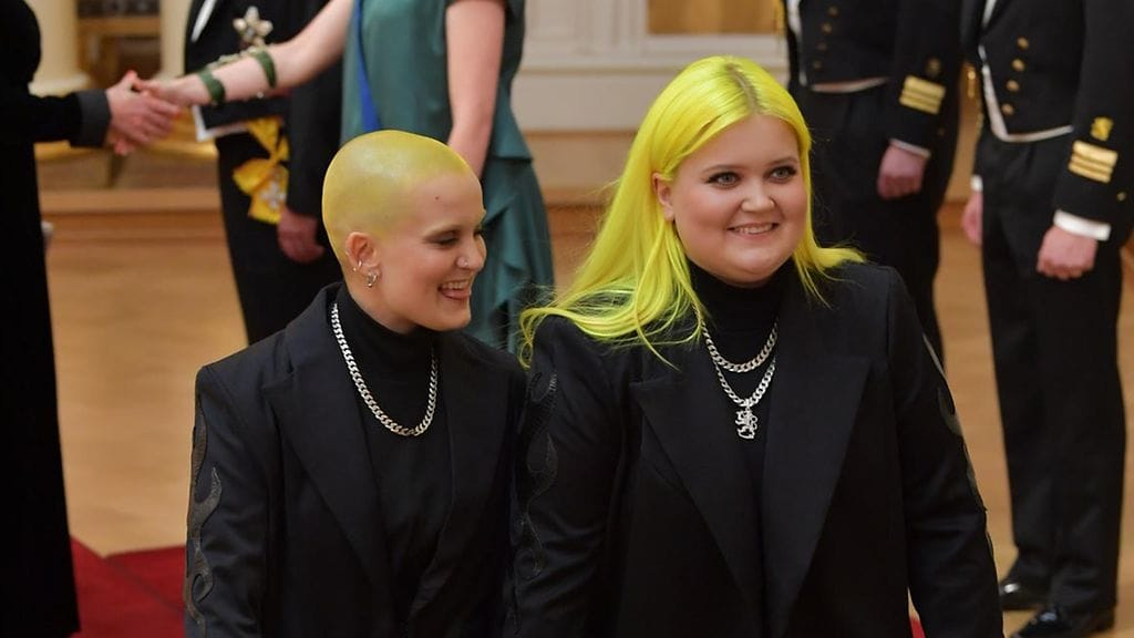 alma ja anna miettinen linnan juhlat (1)