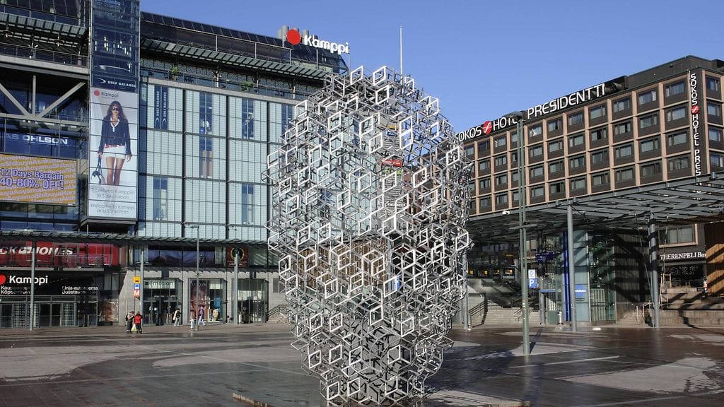Parikymppinen mies pahoinpideltiin Kampissa metroaseman sisäänkäynnin edustalla.