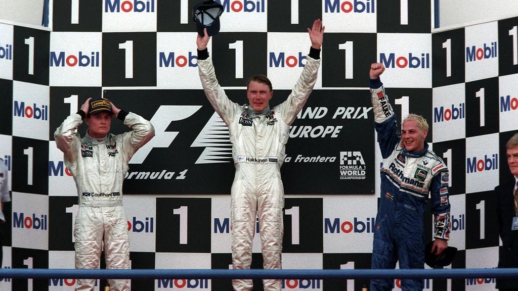 Mika Häkkinen tuulettaa uransa avausvoittoa vuonna 1997 Jerezissä.