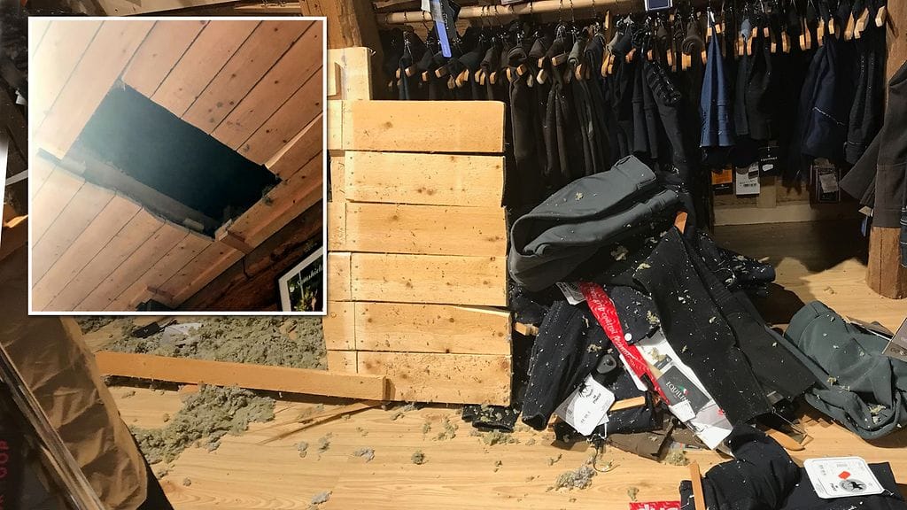 Liikkeeseen tunkeuduttiin katolle sahatun reiän kautta.