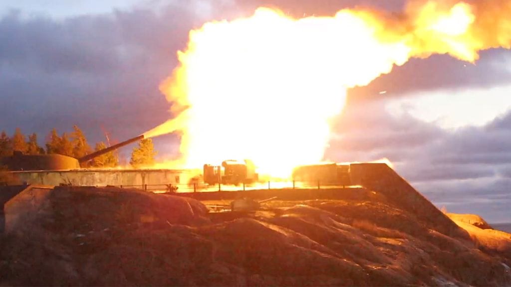 Helsingin edustalla komeat kunnialaukaukset 100-vuotiaalle Suomelle itsenäisyyspäivänä.