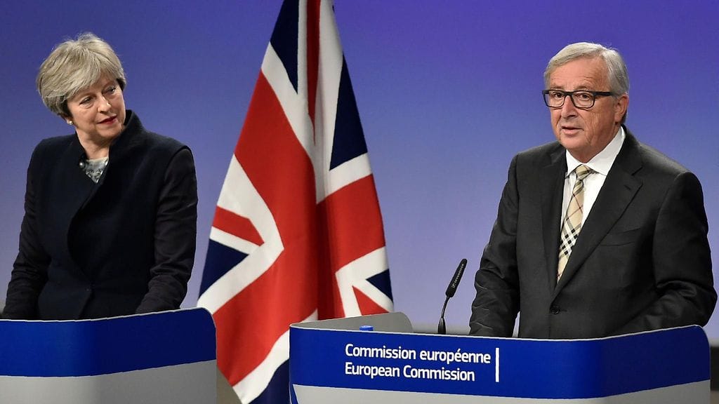 Britannian pääministeri Theresa May ja EU:n komission puheenjohtaja Jean-Claude Juncker.