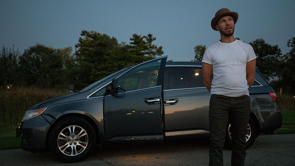 Poliisi pysäytti Parhamovichin tämän ajettua Hondallaan väärällä kaistalla.