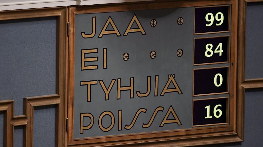 Äänestystaulu välikysymysäänestyksessä.