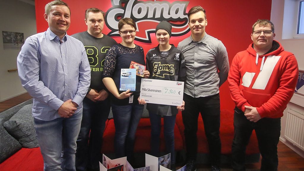 Milla Silvennoinen (4. vas,) perheineen yhdessä Joensuun Mailan edustajien Tomi Kaksosen, Jonne Kemppaisen ja Ilpo Mustosen kanssa.