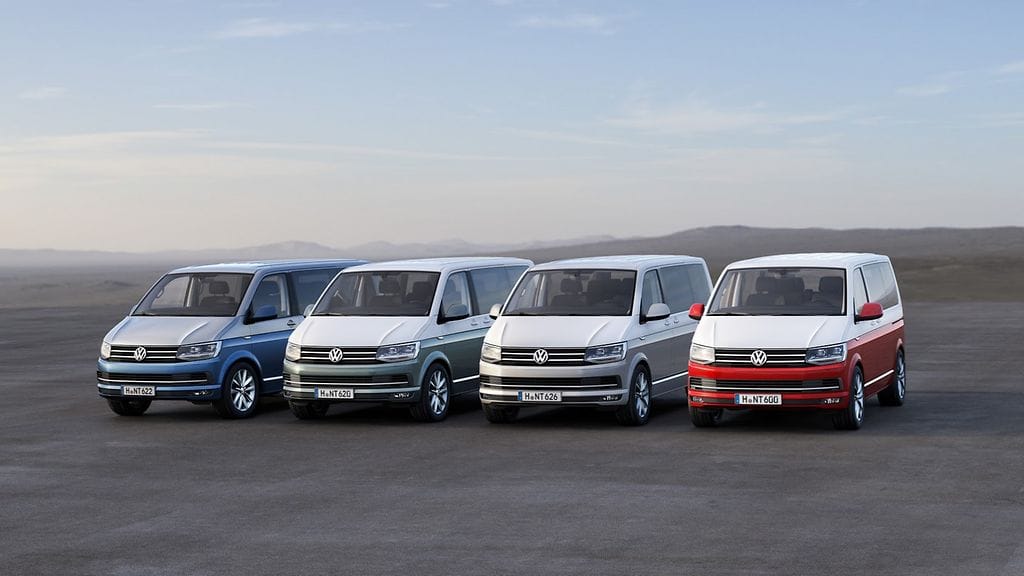 Kuudennen sukupolven Volkswagen Transporter Multivaneja.