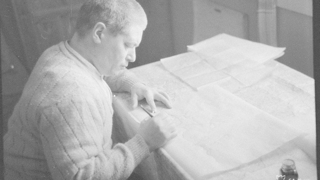 Ev. Kuussaari, tilannekartta tekeillä. Suistamo 1940.01.01. SA-kuva.