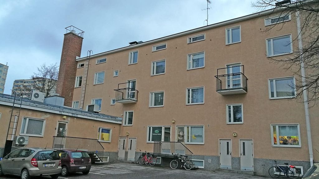 16-vuotias tyttö surmattiin Keravalla tässä talossa. Tyttö löytyi kuolleena talon edustalta.